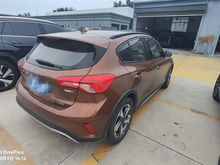 Фото 10 - Ford Focus Active