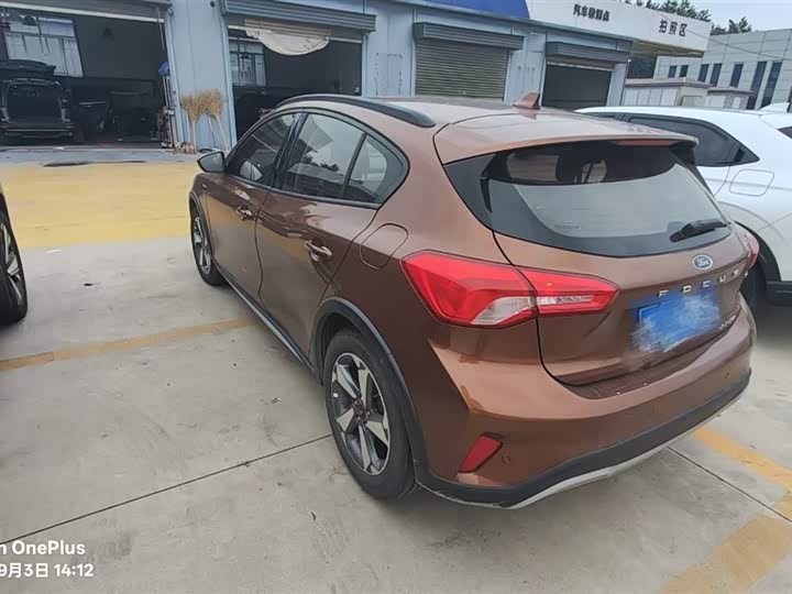 Фото 9 - Ford Focus Active