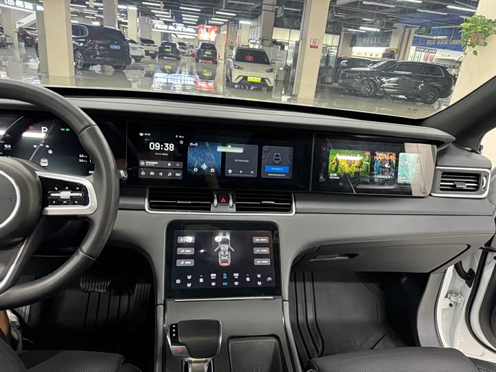 Фото 12 - LiXiang One