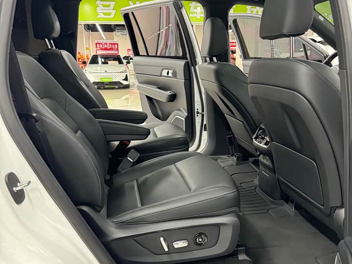 Фото 19 - LiXiang One