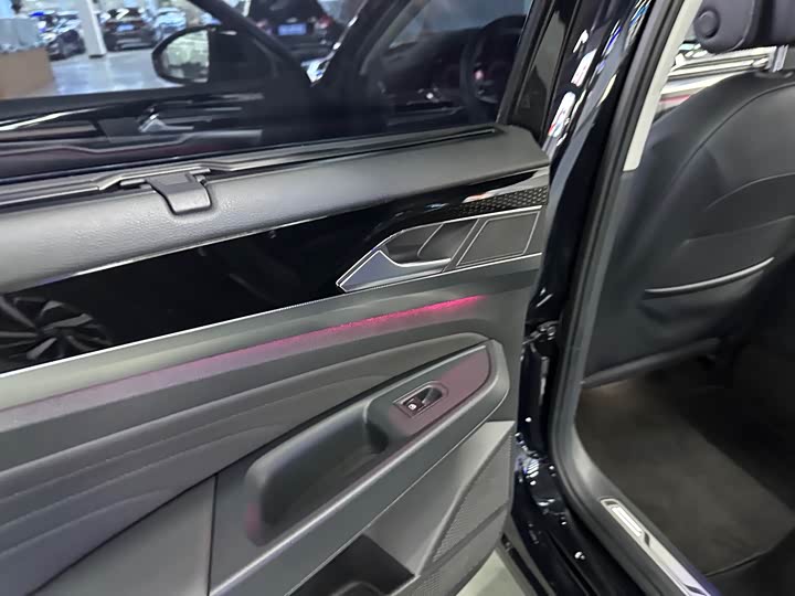 Фото 10 - Volkswagen Passat