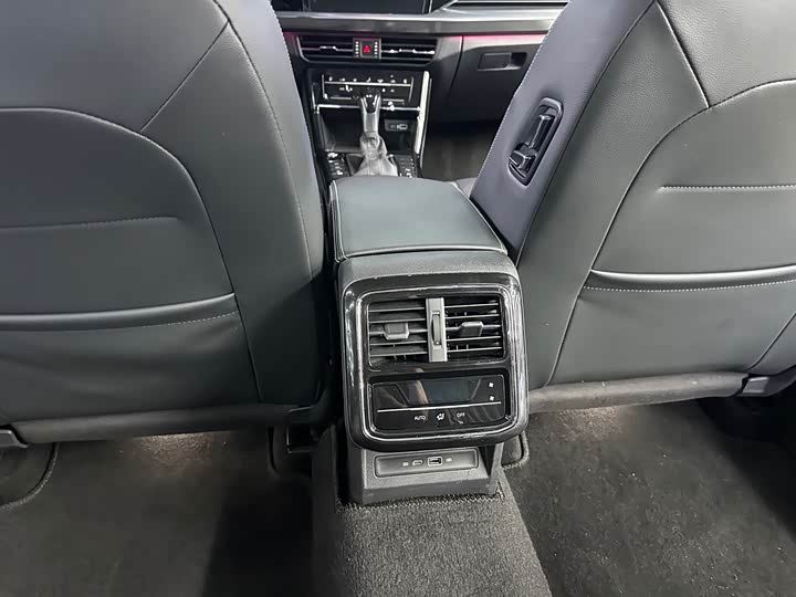 Фото 12 - Volkswagen Passat