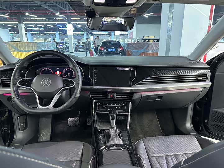 Фото 13 - Volkswagen Passat