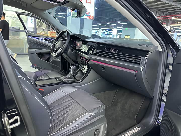 Фото 15 - Volkswagen Passat