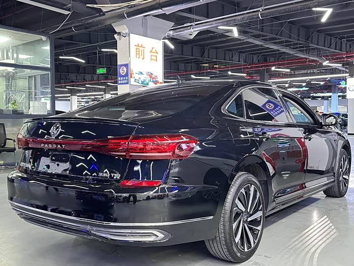 Фото 16 - Volkswagen Passat