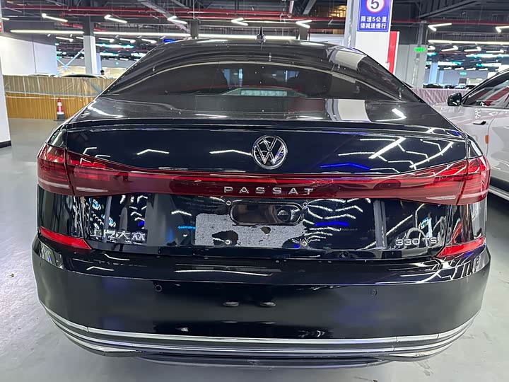 Фото 17 - Volkswagen Passat