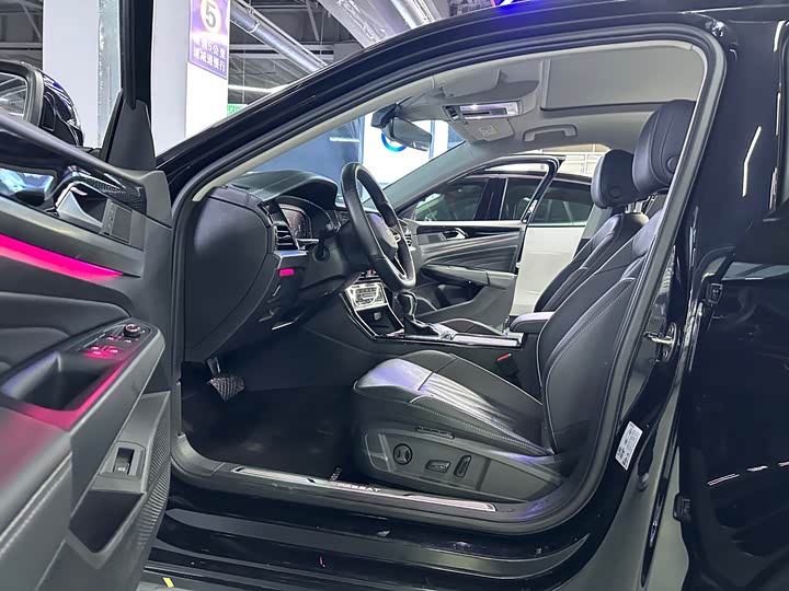 Фото 4 - Volkswagen Passat