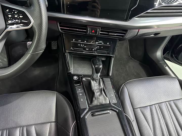 Фото 8 - Volkswagen Passat