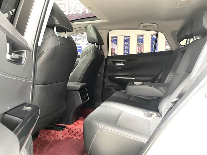 Фото 11 - Toyota Venza