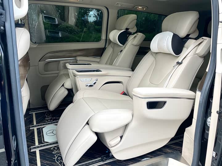 Фото 10 - Mercedes-Benz V-Class