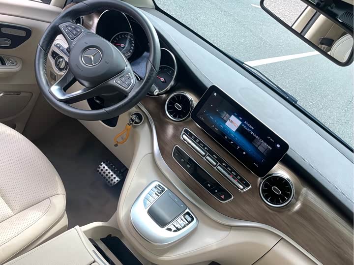 Фото 14 - Mercedes-Benz V-Class