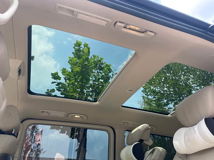 Фото 18 - Mercedes-Benz V-Class