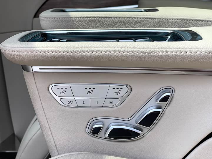 Фото 19 - Mercedes-Benz V-Class