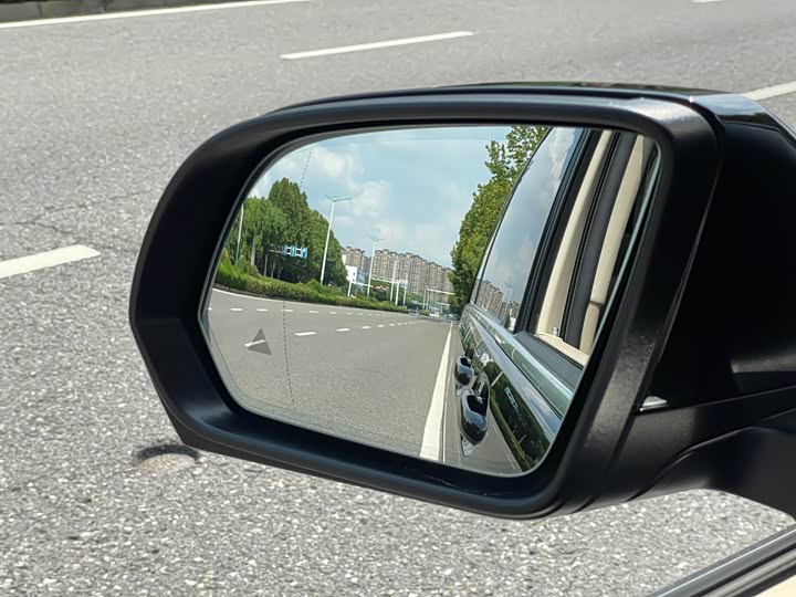 Фото 21 - Mercedes-Benz V-Class