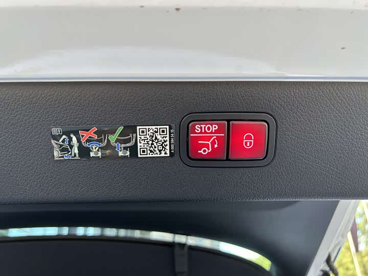 Фото 10 - Mercedes-Benz EQS