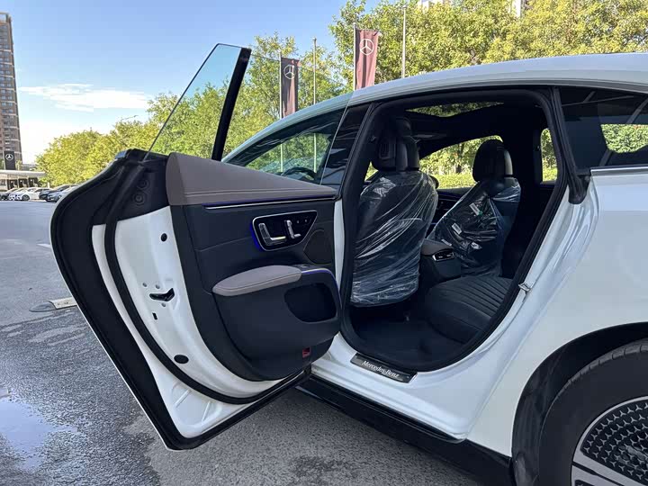 Фото 15 - Mercedes-Benz EQS