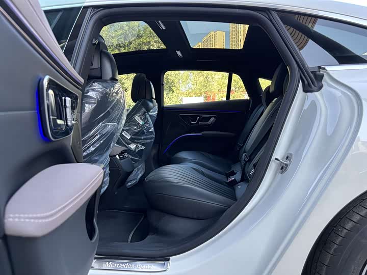 Фото 16 - Mercedes-Benz EQS