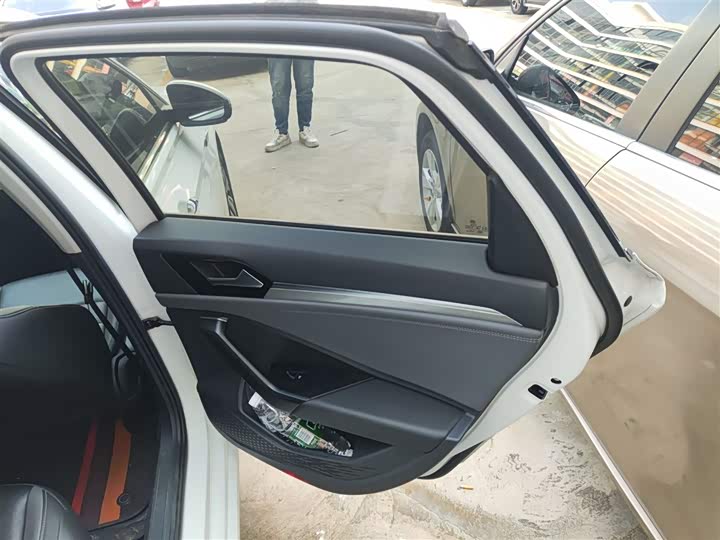 Фото 27 - Volkswagen Sagitar L