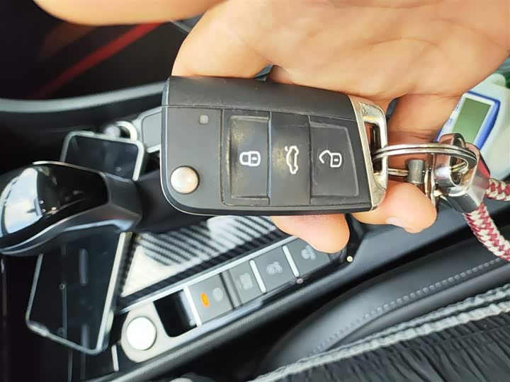 Фото 9 - Volkswagen Sagitar L