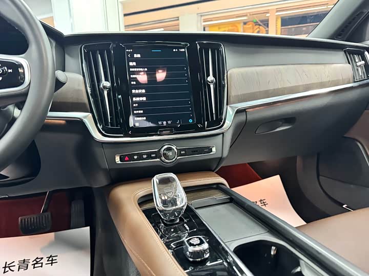 Фото 10 - Volvo S90