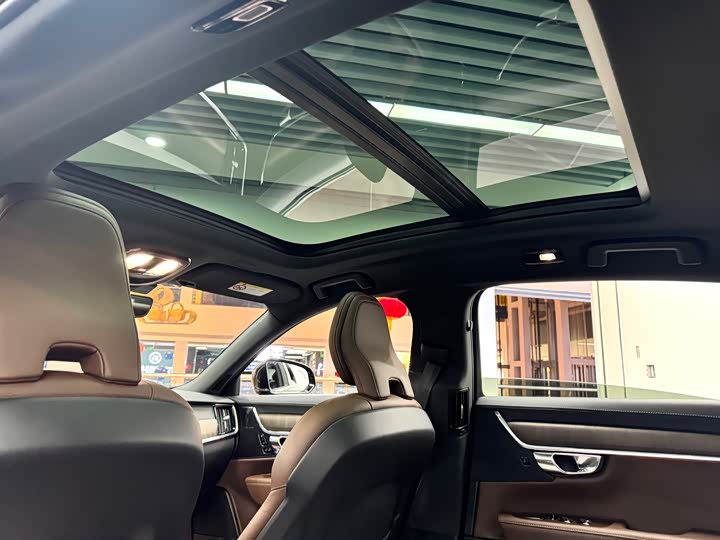 Фото 12 - Volvo S90