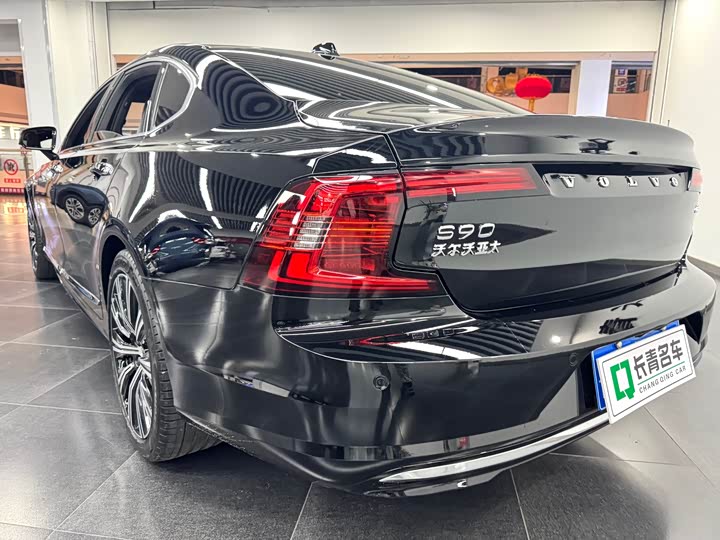 Фото 15 - Volvo S90