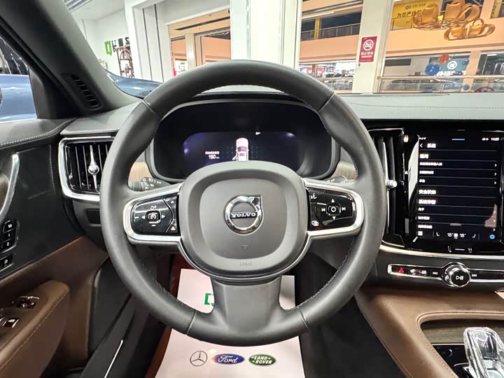 Фото 8 - Volvo S90