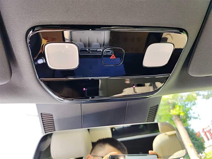 Фото 11 - LiXiang L8