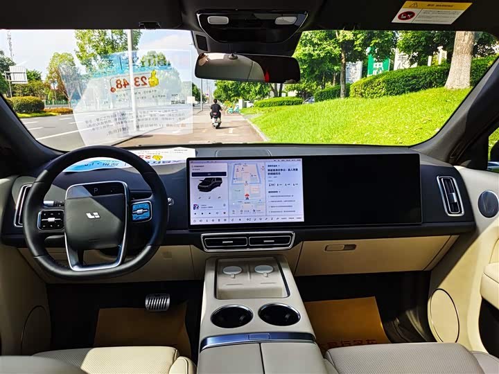 Фото 16 - LiXiang L8