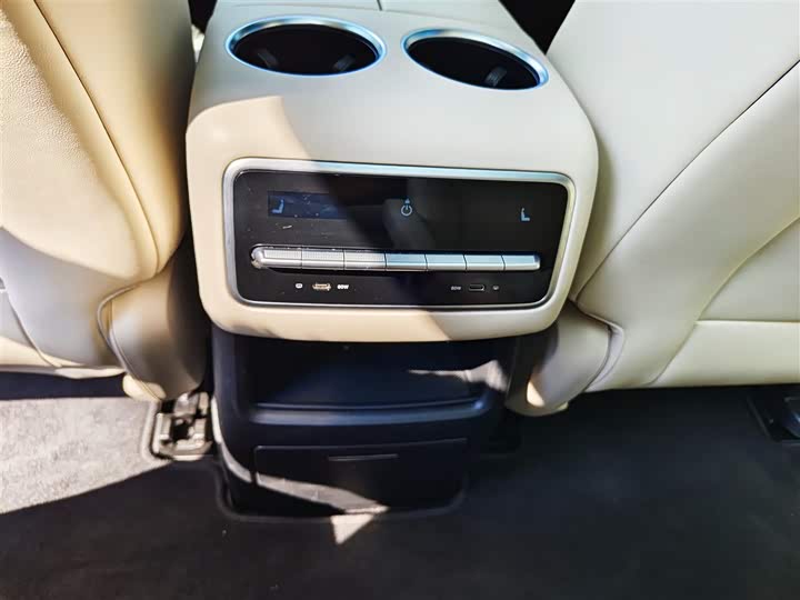 Фото 17 - LiXiang L8