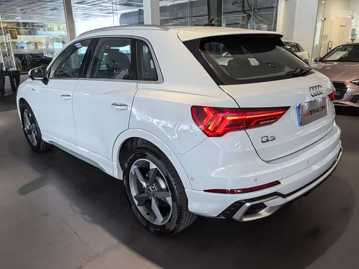 Фото 5 - Audi Q3
