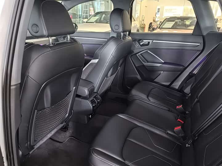 Фото 8 - Audi Q3