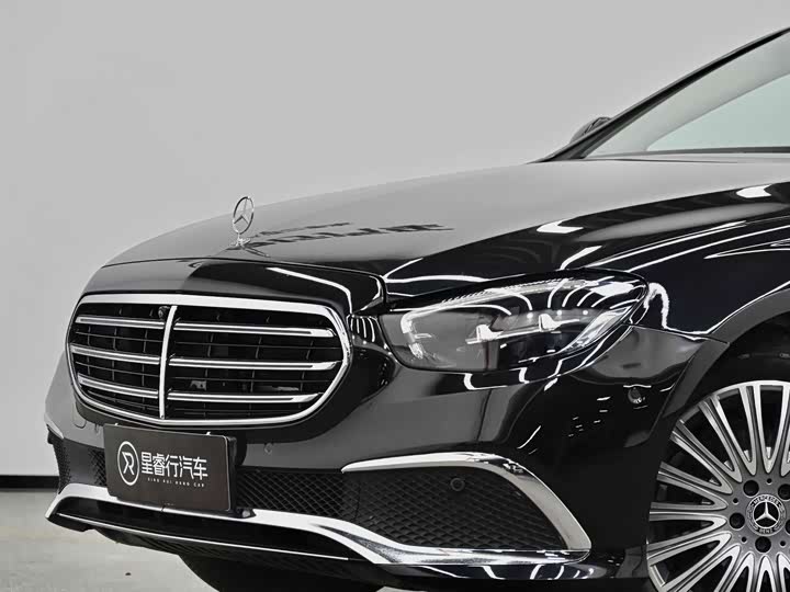 Фото 15 - Mercedes-Benz E-Class