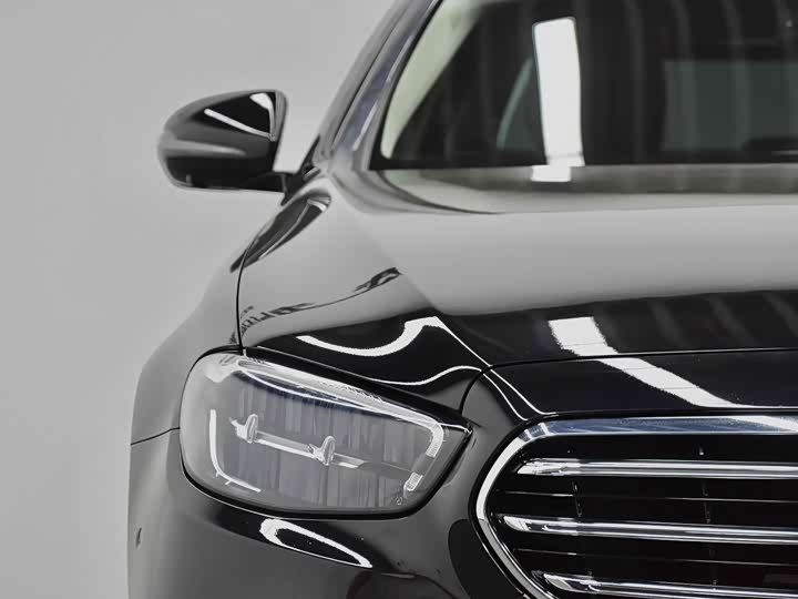 Фото 16 - Mercedes-Benz E-Class