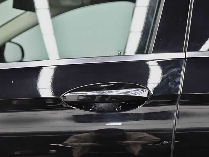 Фото 17 - Mercedes-Benz E-Class