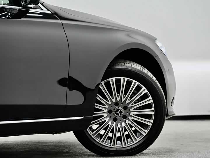 Фото 19 - Mercedes-Benz E-Class