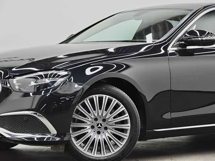 Фото 2 - Mercedes-Benz E-Class