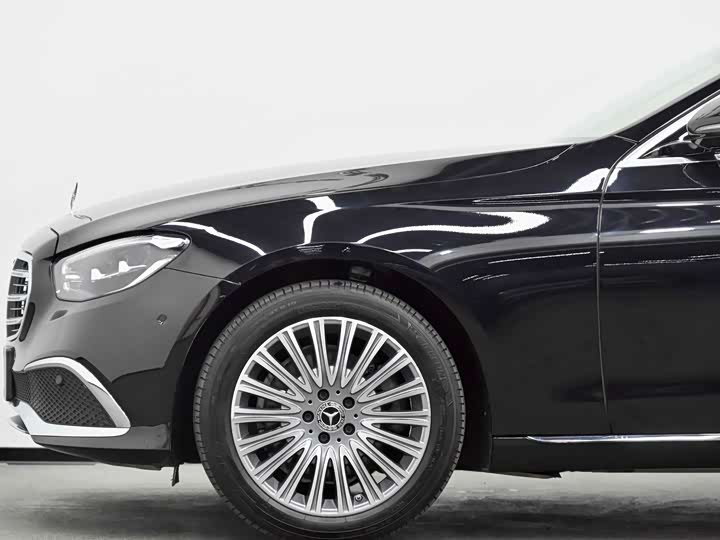 Фото 22 - Mercedes-Benz E-Class