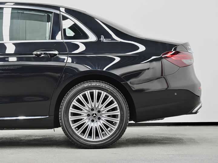 Фото 23 - Mercedes-Benz E-Class