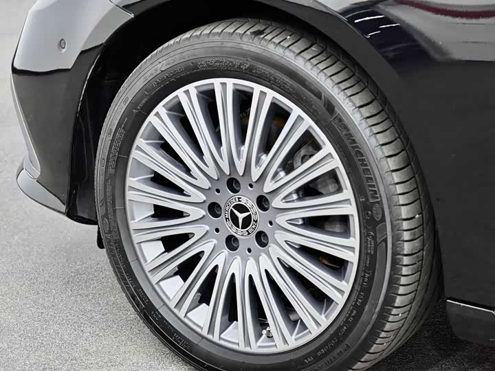 Фото 24 - Mercedes-Benz E-Class