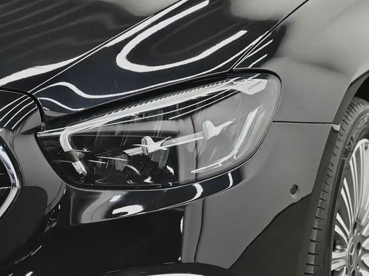 Фото 3 - Mercedes-Benz E-Class