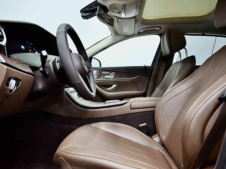 Фото 30 - Mercedes-Benz E-Class