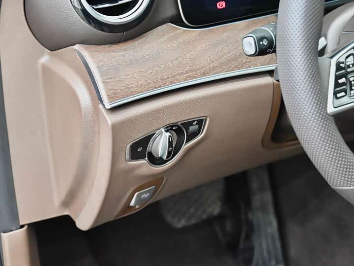 Фото 31 - Mercedes-Benz E-Class