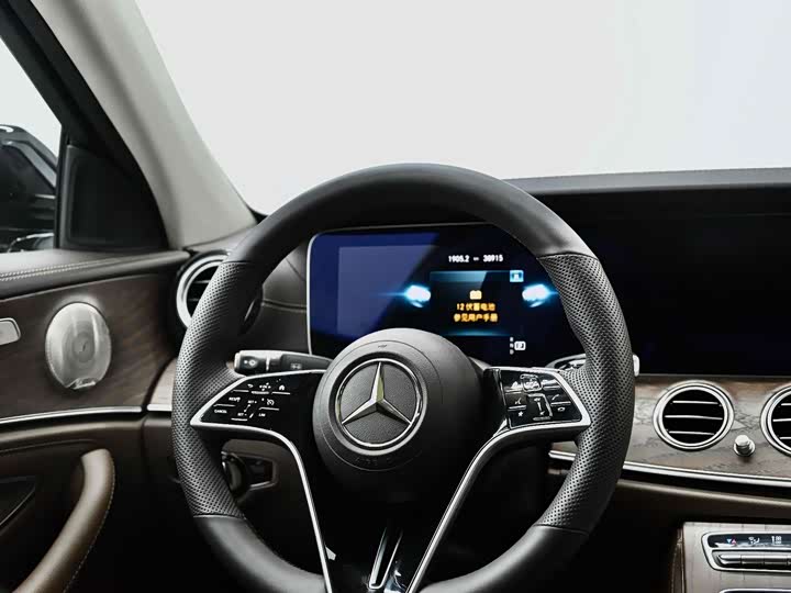 Фото 34 - Mercedes-Benz E-Class