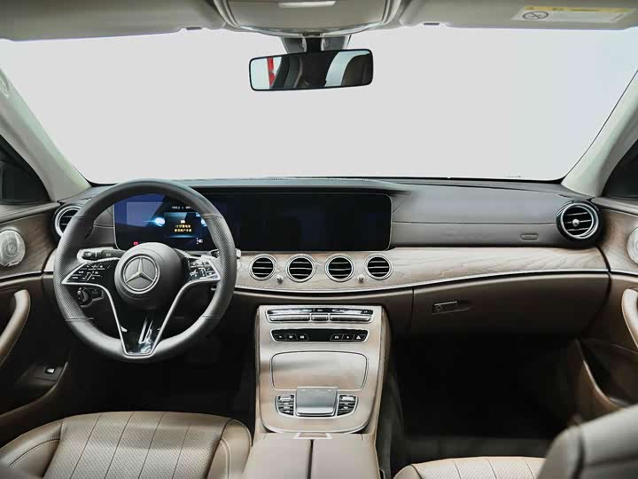 Фото 39 - Mercedes-Benz E-Class