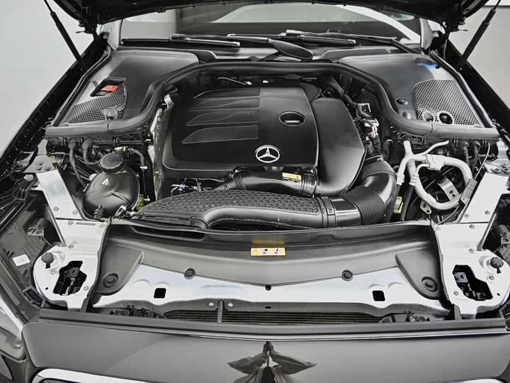 Фото 42 - Mercedes-Benz E-Class