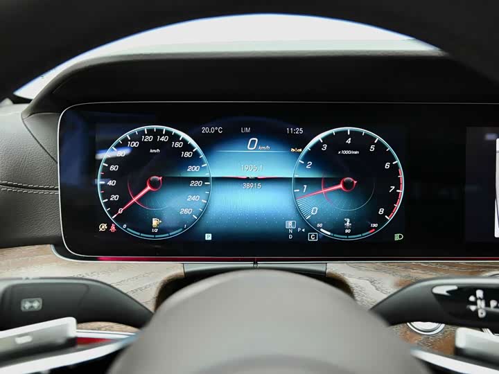 Фото 9 - Mercedes-Benz E-Class