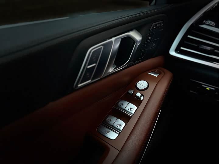 Фото 10 - BMW X7