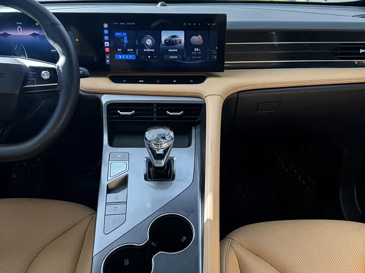 Фото 12 - Roewe RX5