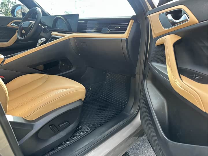 Фото 14 - Roewe RX5